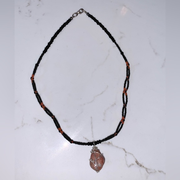 Handmade beaded necklace - Picture 2 of 4